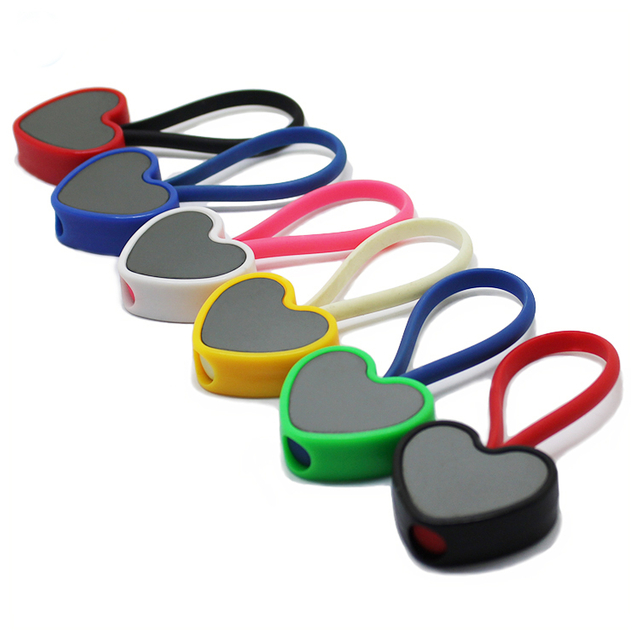 Индивидуальные красочные брелки из жесткого ПВХ в форме сердца